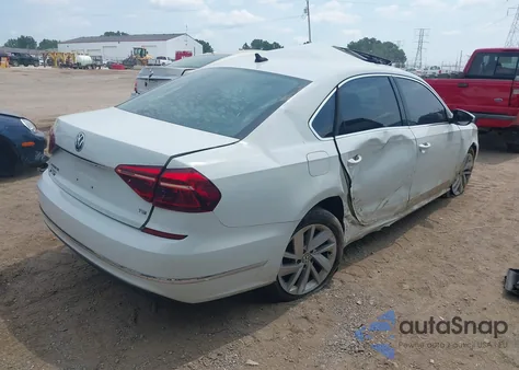 2018 Volkswagen Passat 2.0T Se z USA, uszkodzony, nr VIN 1VWBA7A31JC039300